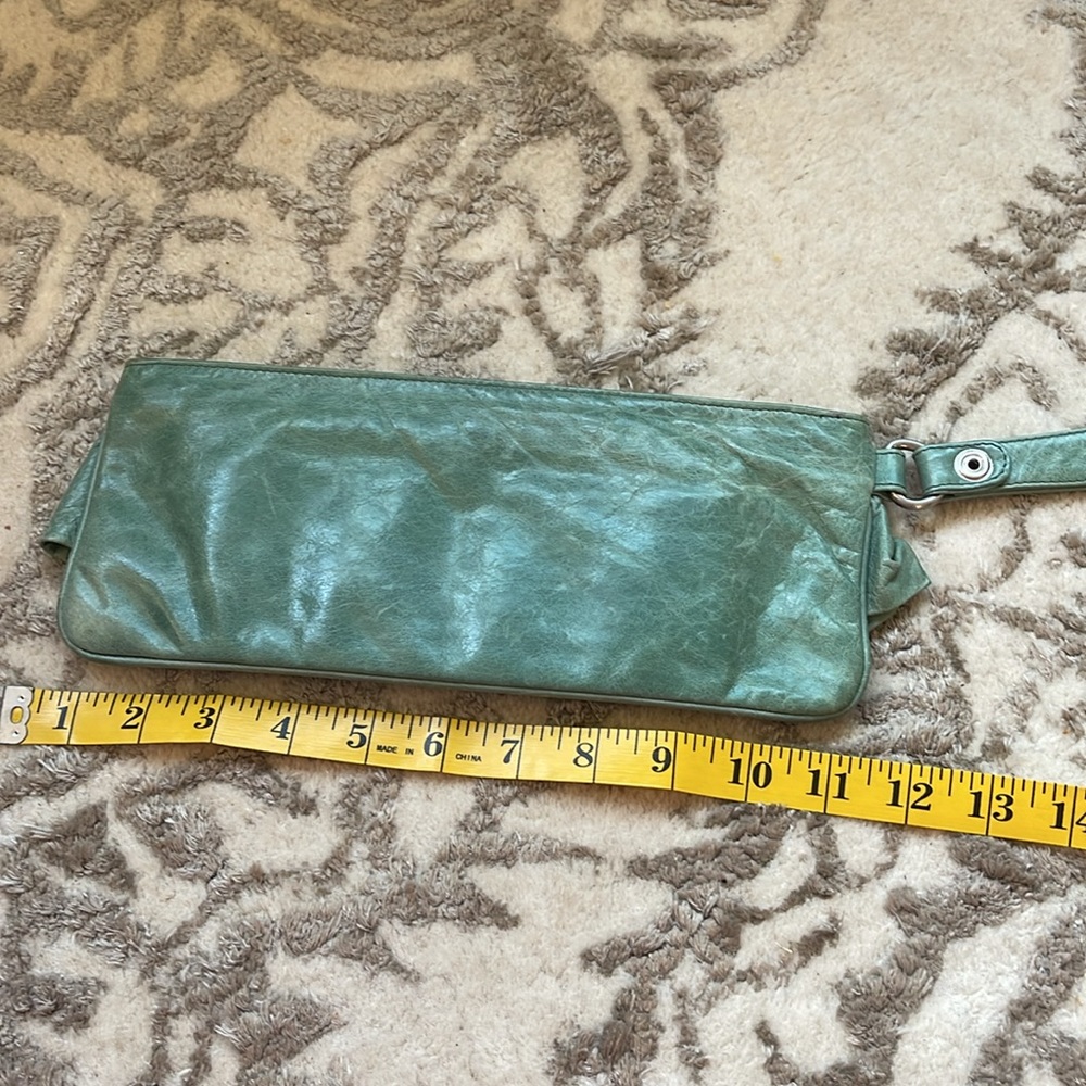 Hobo International sage green leather wristlet - Picture 4 of 9